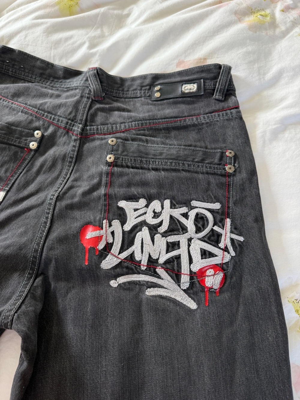 Vintage Ecko Unlimited Men's Black Jeans with White Graffiti & Red Accents 34x32